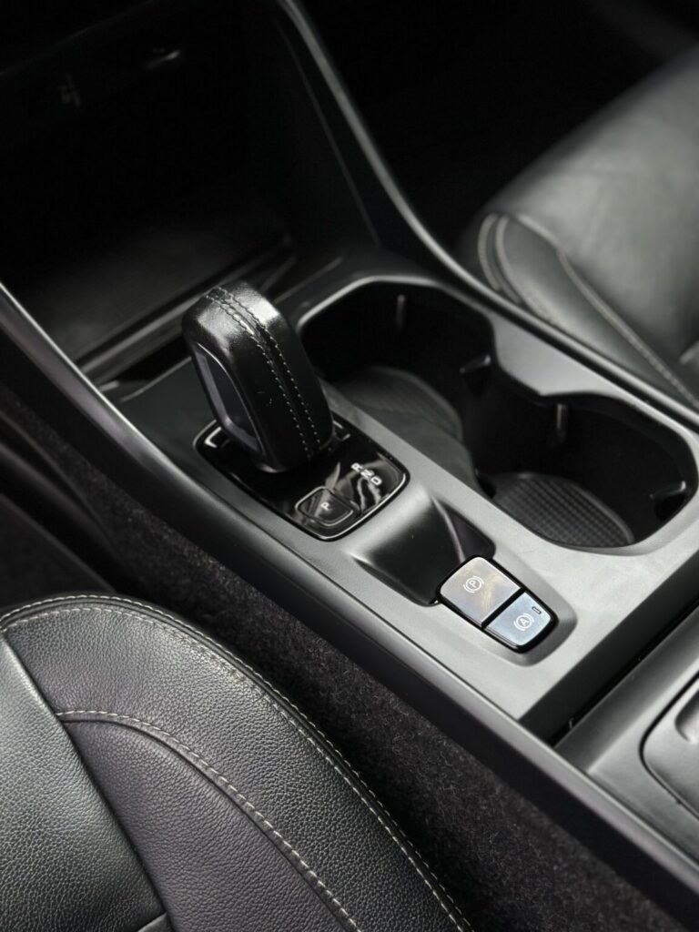 Volvo XC40 T4 FWD 2.0 Turbo Automático 2019