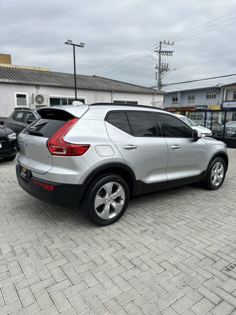 Volvo XC40 T4 FWD 2.0 Turbo Automático 2019